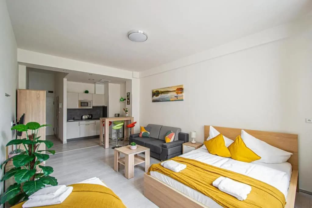 Executive Bright Apt. by Ruterra - photo 1