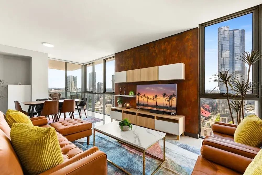 Central 2-bed With Parking & Stunning Views - photo 7
