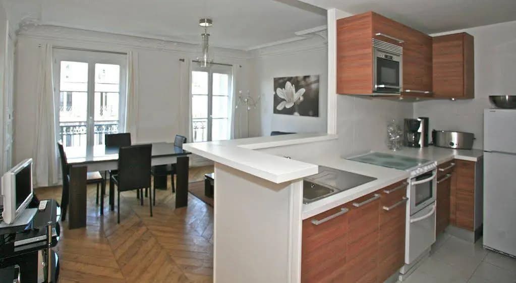 Bridgestreet Le Marais Service - photo 1