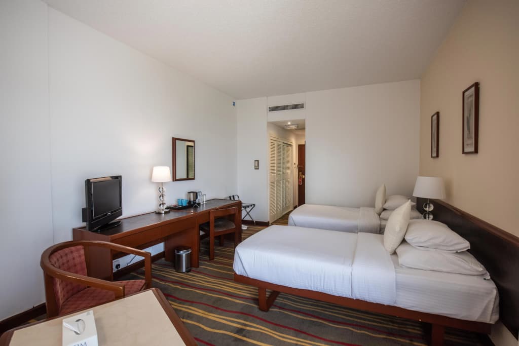 BM Beach Hotel - photo 13