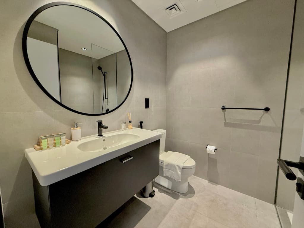 Vserve 1 BR Escape with City Views & Canal Vibes Apartments - photo 18