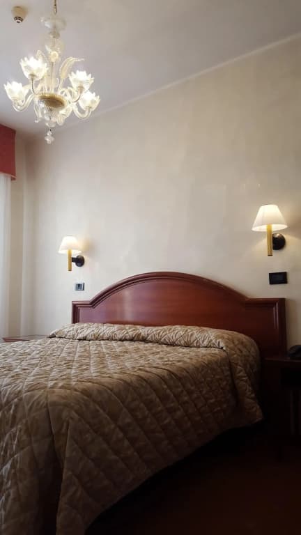 Carlton Capri Hotel - photo 11