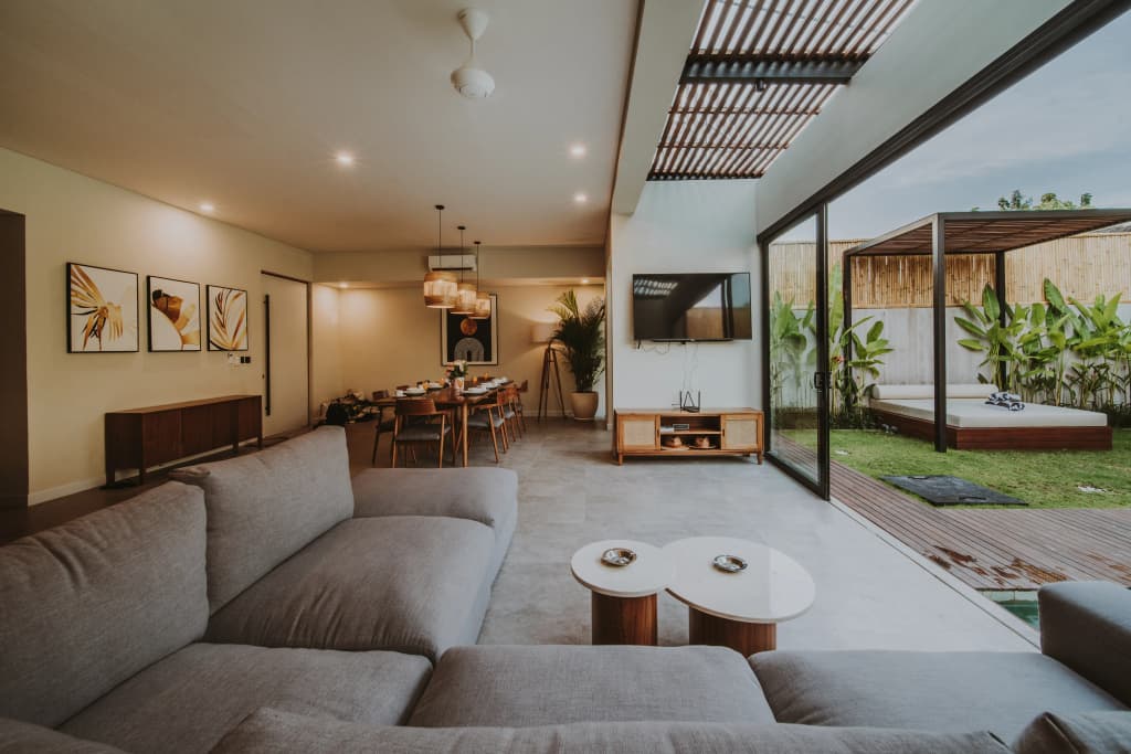 4 BR Berawa 5 min Walk Beach Enclosed Living Room Villa - photo 48