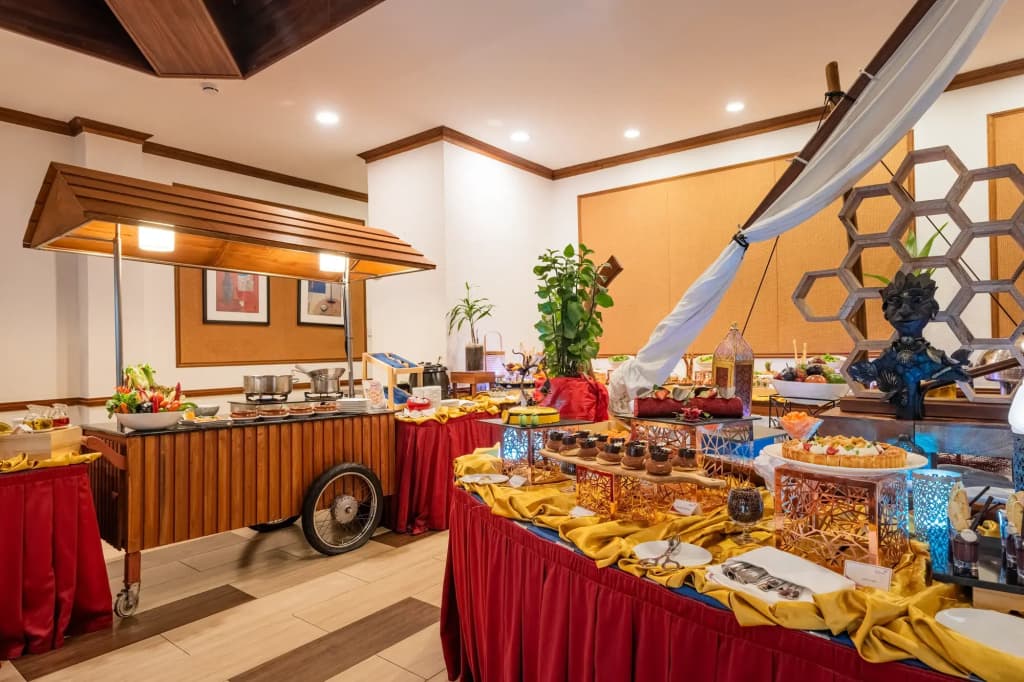Hulhule Island Hotel - photo 36