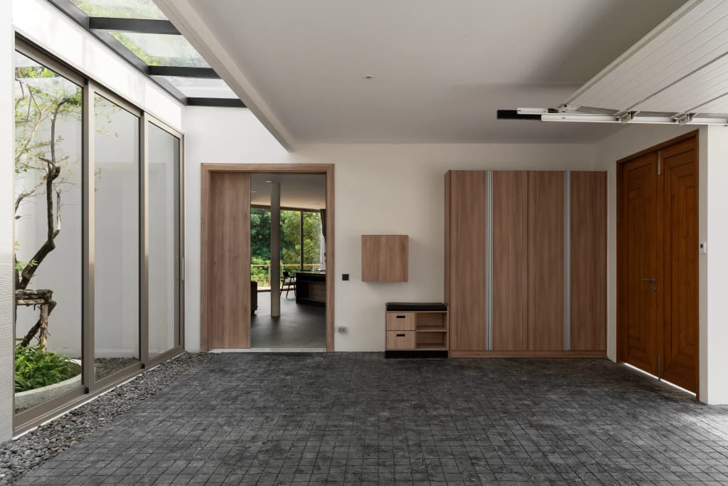 Lakefront 5BR Luxury Elevator Pool Cinema Villa - photo 12