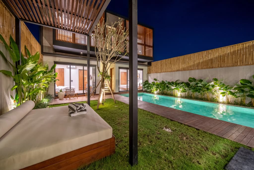 4 BR Berawa 5 min Walk Beach Enclosed Living Room Villa - photo 26