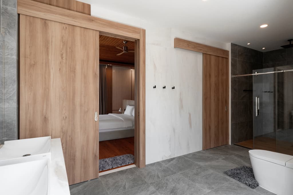 Lakefront 5BR Luxury Elevator Pool Cinema Villa - photo 22