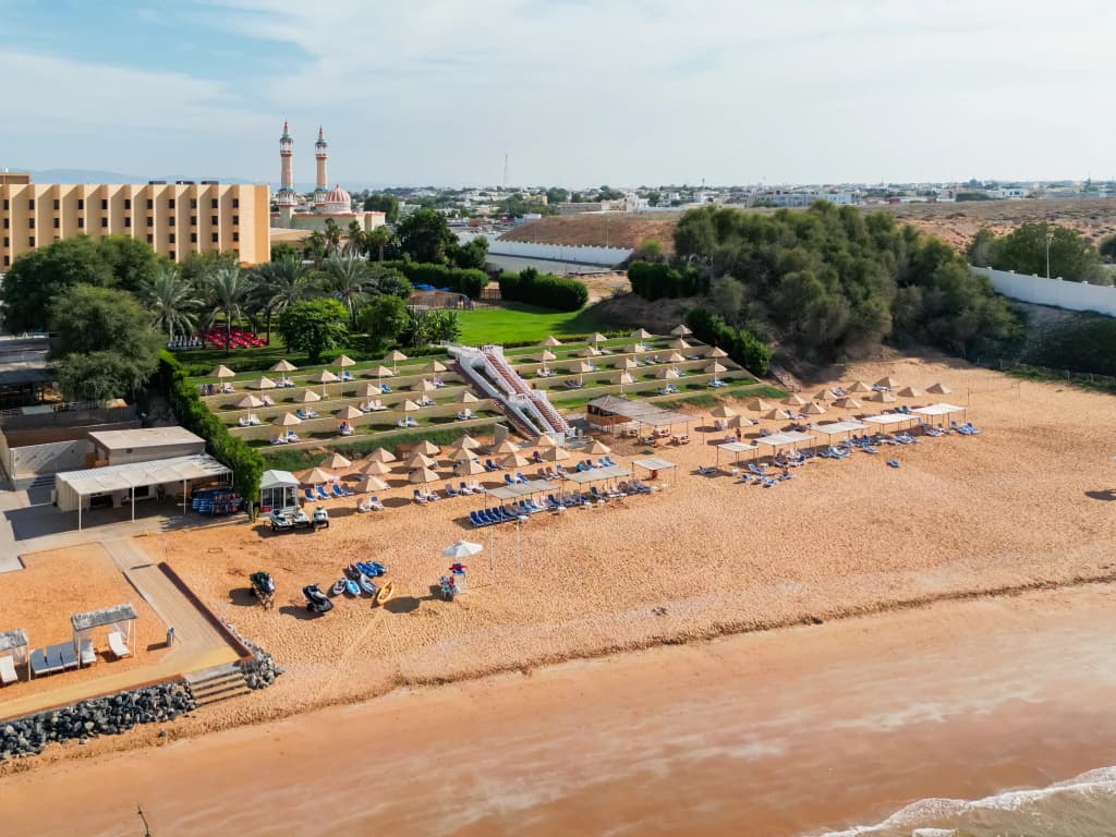 BM Beach Hotel - photo 3