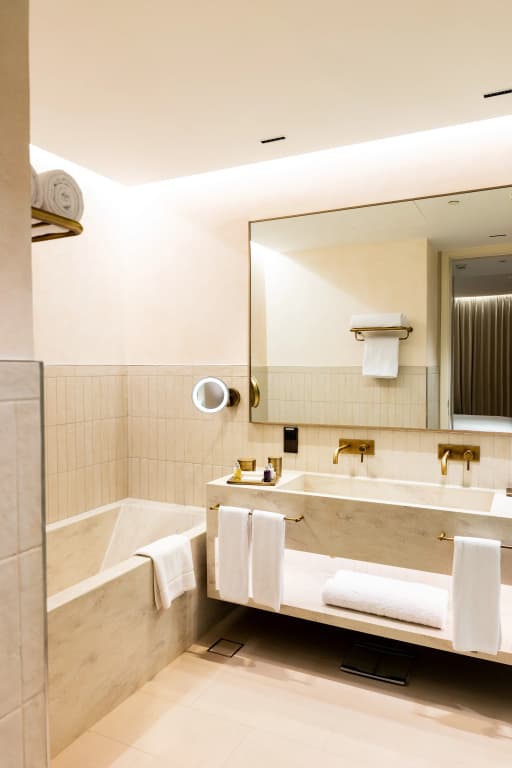 ERTH Abu Dhabi Hotel - photo 8