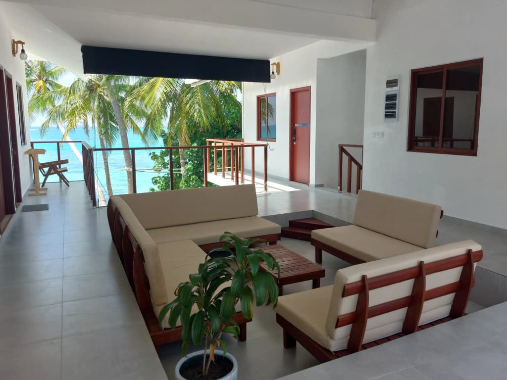 Comfy Cool Breeze by Emzaz Hotel - photo 8