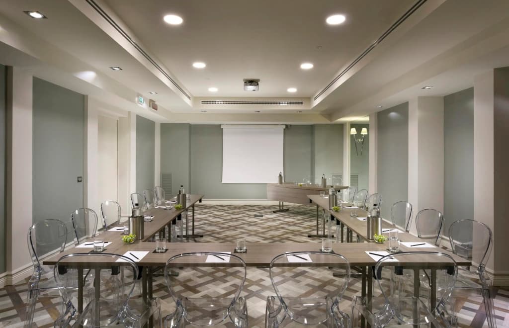 Leon's Place Hotel - photo 2