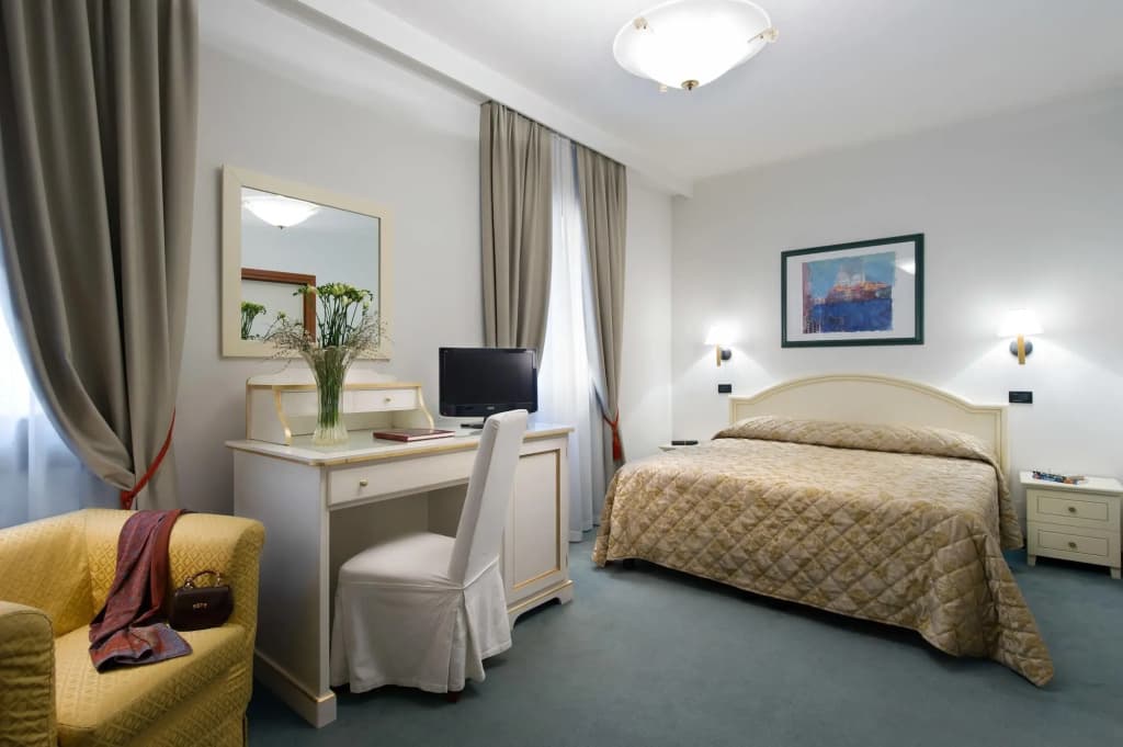 Carlton Capri Hotel - photo 21