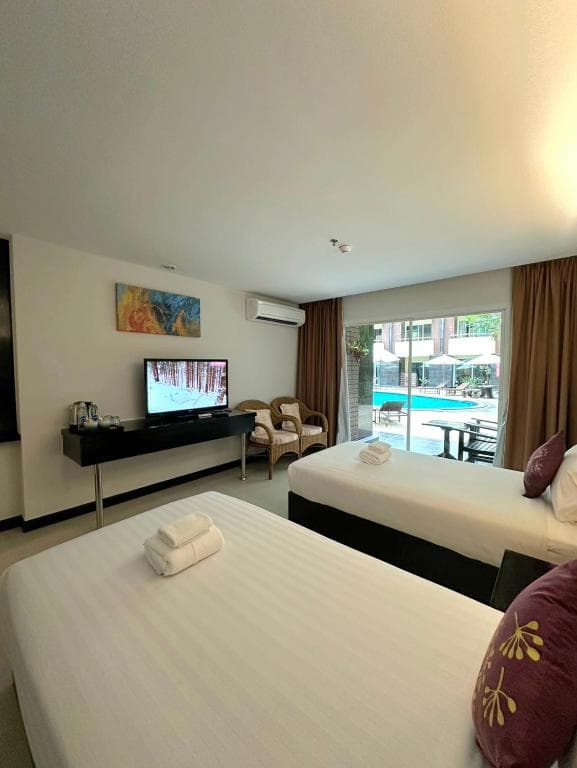 Baron Beach Hotel - photo 4