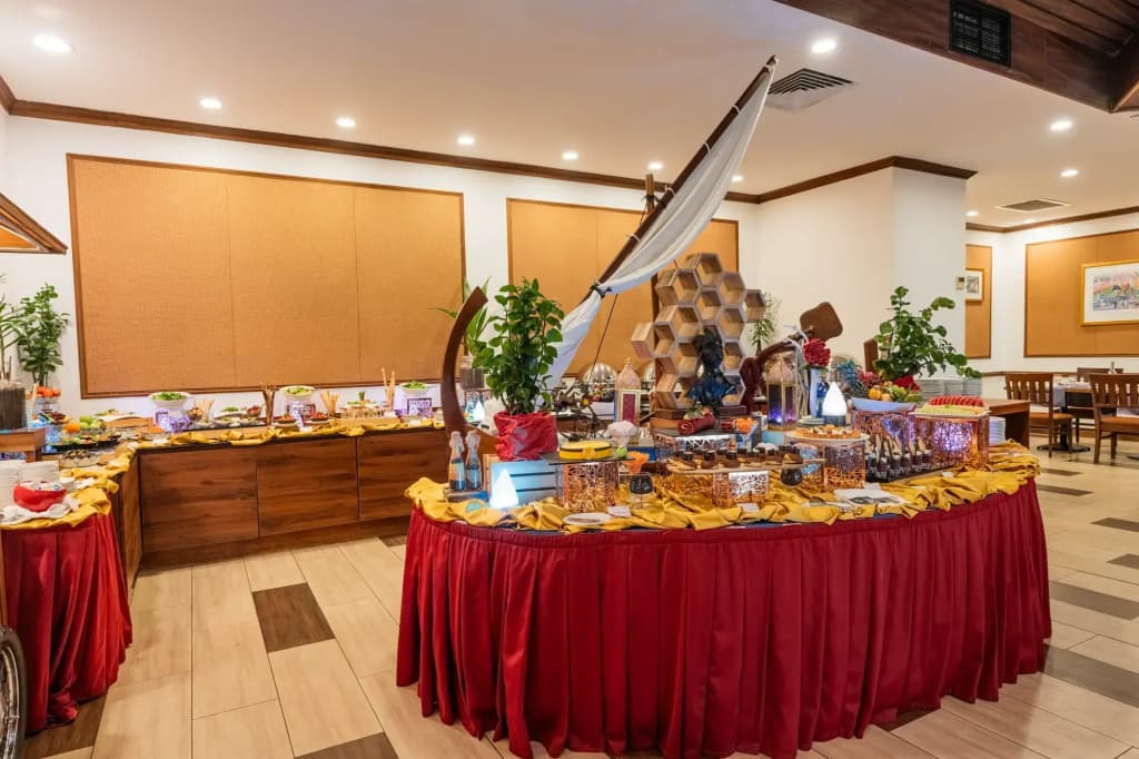 Hulhule Island Hotel - photo 32