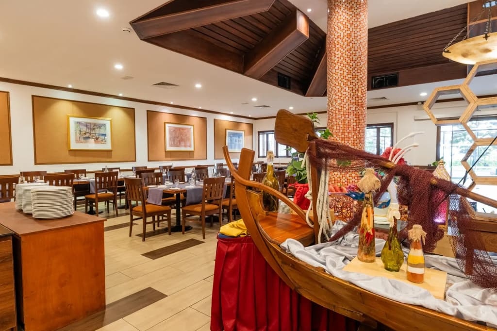 Hulhule Island Hotel - photo 35