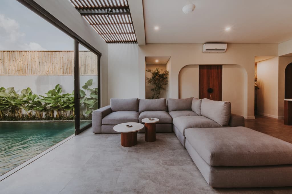 4 BR Berawa 5 min Walk Beach Enclosed Living Room Villa - photo 31