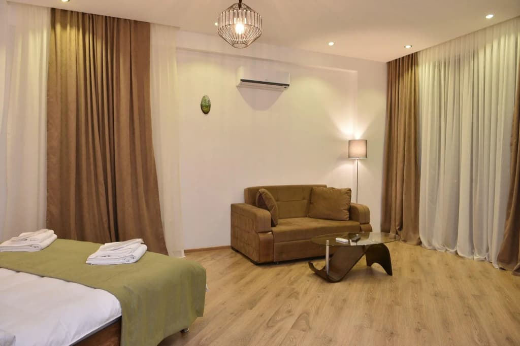 King Tom Hotel - photo 9