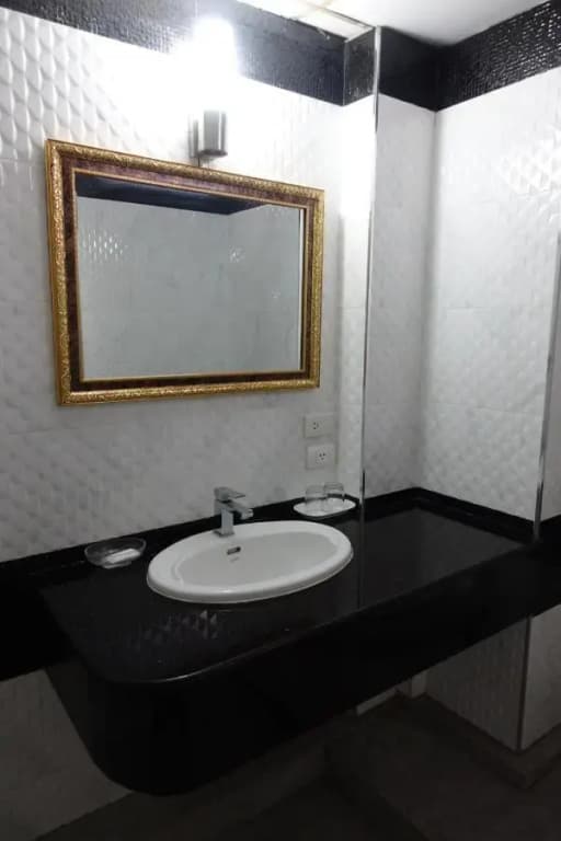 Serene Hotel - photo 14