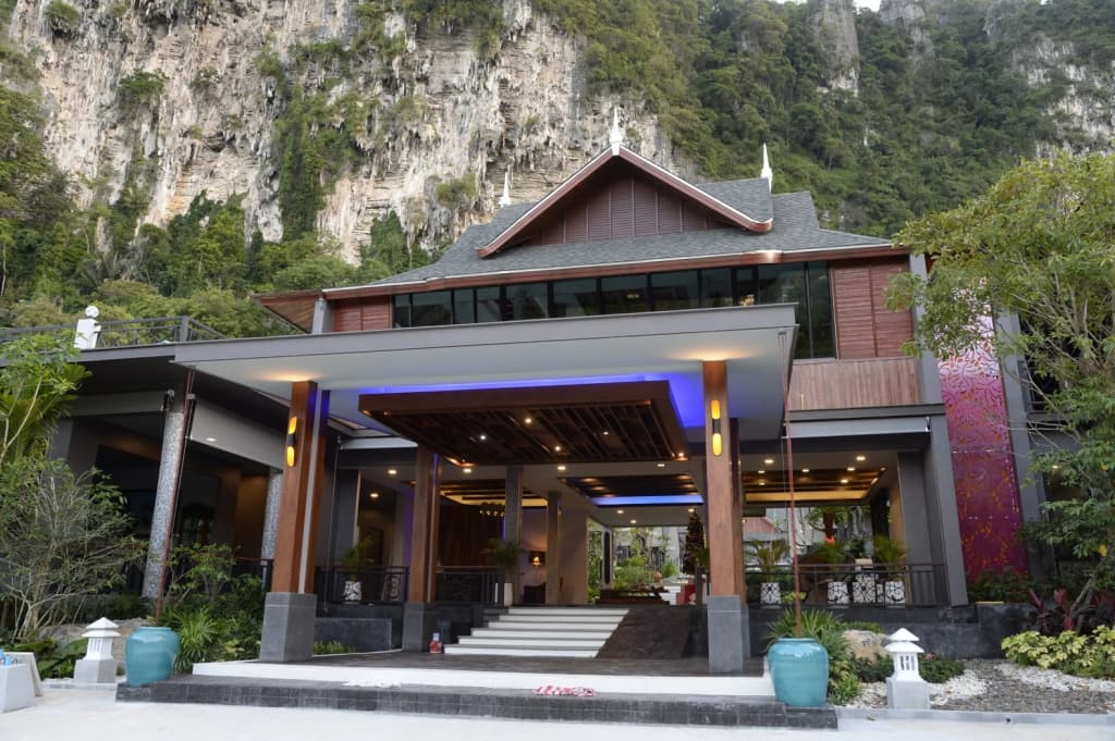 The Scene Cliff View Villas Hotel - photo 4