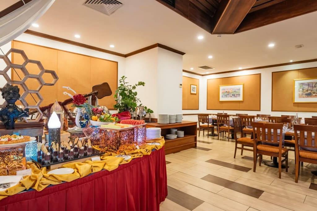 Hulhule Island Hotel - photo 37