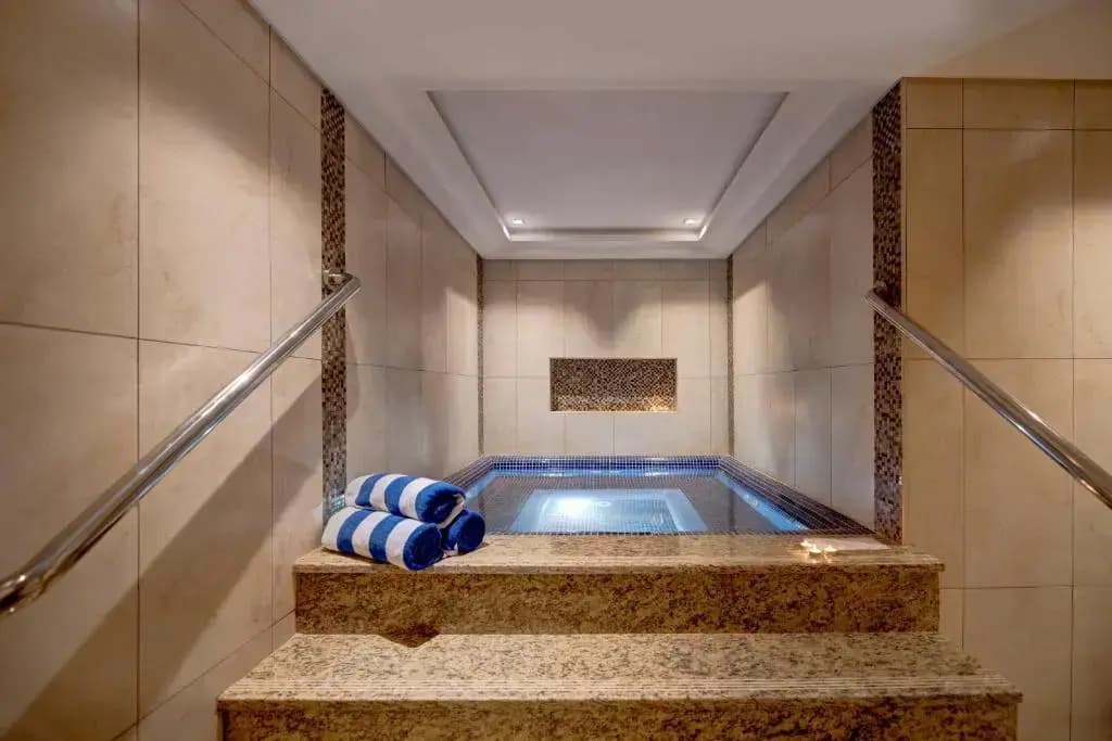 Royal Continental Suites Business Bay - photo 11