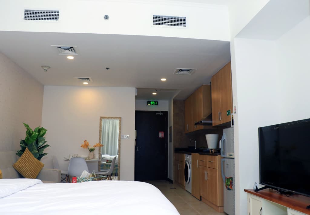 Cosmos Living - Goldcrest Views1 Apartments - photo 17