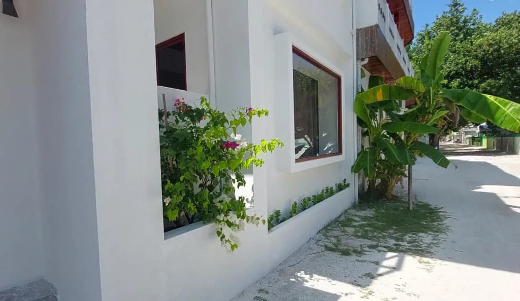 Comfy Cool Breeze by Emzaz Hotel - photo 11