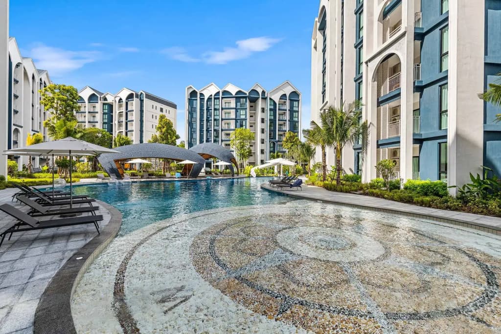 Title Halo1 2 Bedrooms Moon 105 Apartments - photo 18