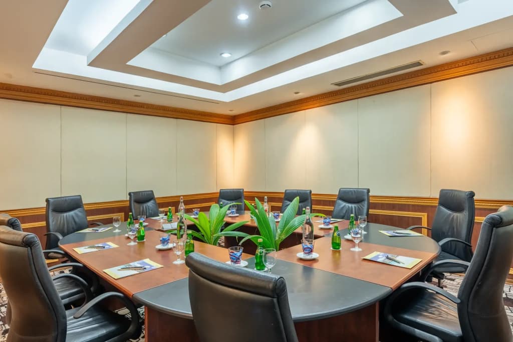Hulhule Island Hotel - photo 38