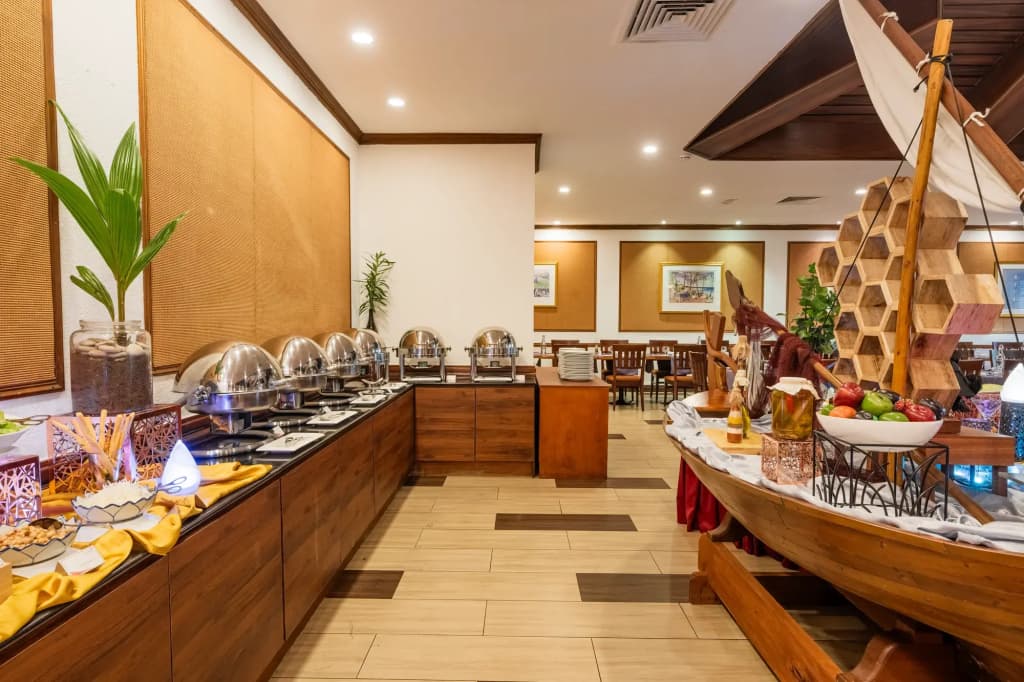 Hulhule Island Hotel - photo 33