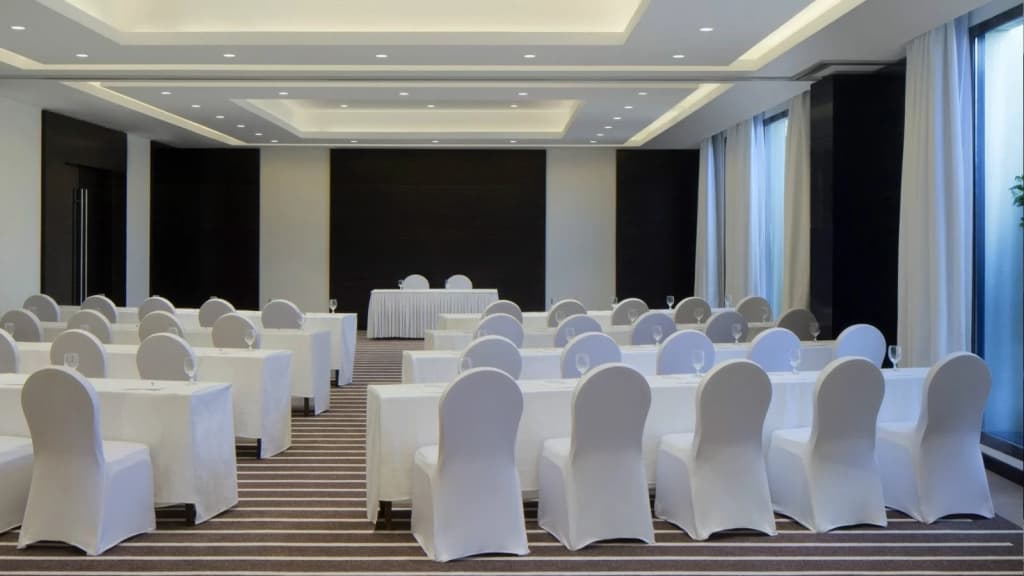 Le Meridien Dubai Hotel & Conference Centre - photo 37