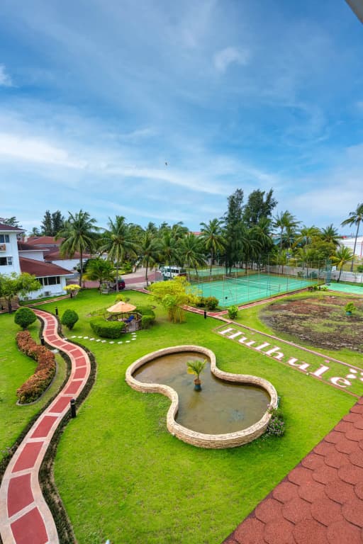 Hulhule Island Hotel - photo 16