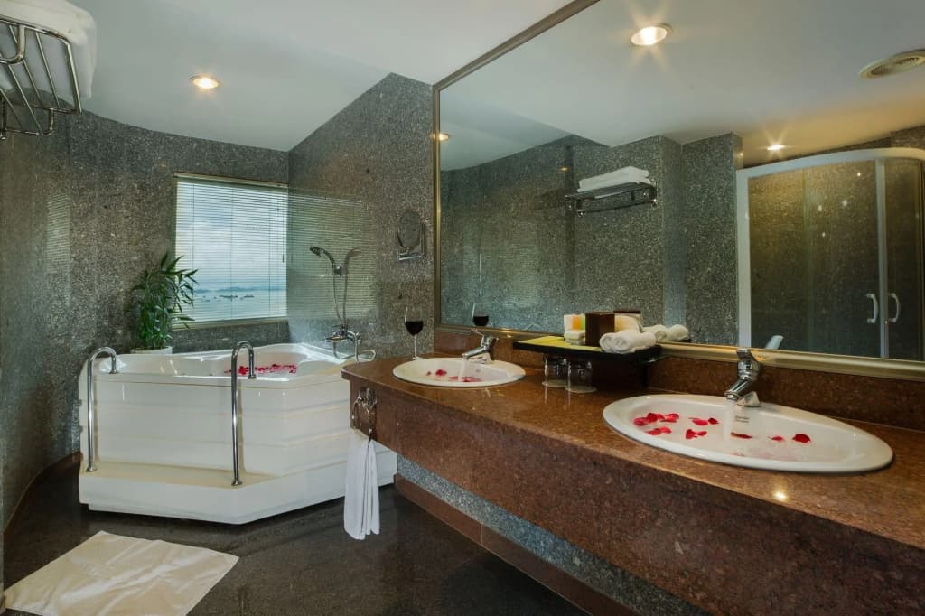 Halong Plaza Hotel - photo 9