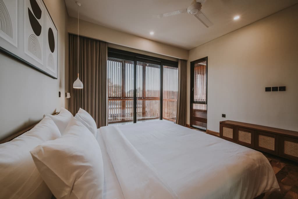 4 BR Berawa 5 min Walk Beach Enclosed Living Room Villa - photo 35
