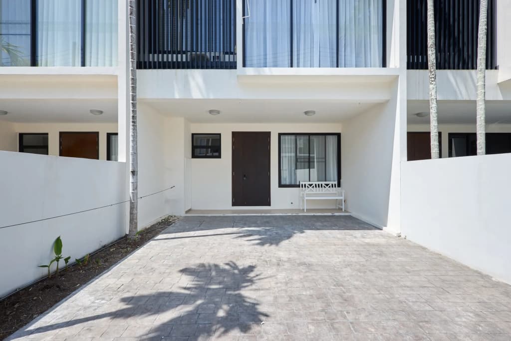 Townhouse Laguna Park 65/124 Apartments - photo 2