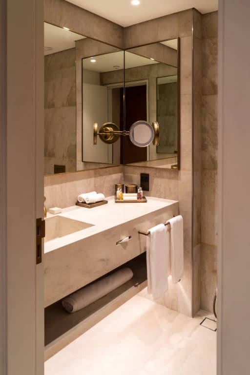 ERTH Abu Dhabi Hotel - photo 4