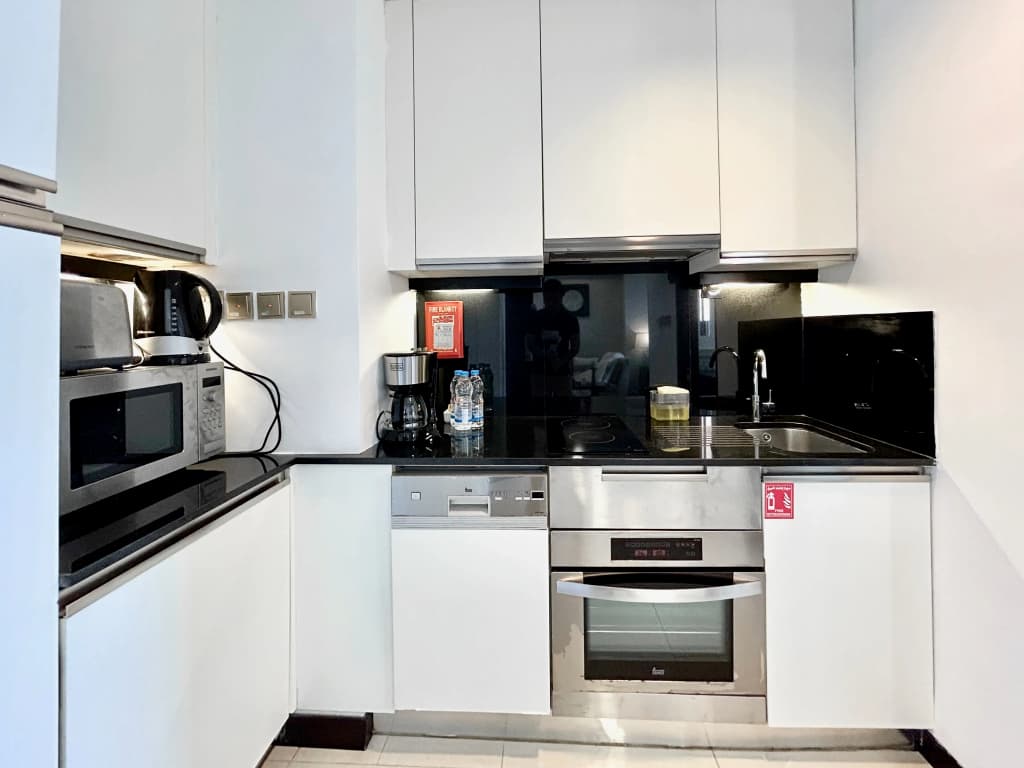JW Marriott Marina - Lux Studio Apartments - photo 34