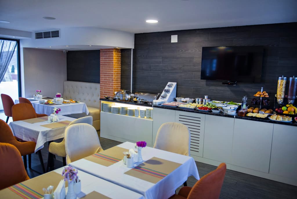 Tbilisi Inn Hotel - photo 9
