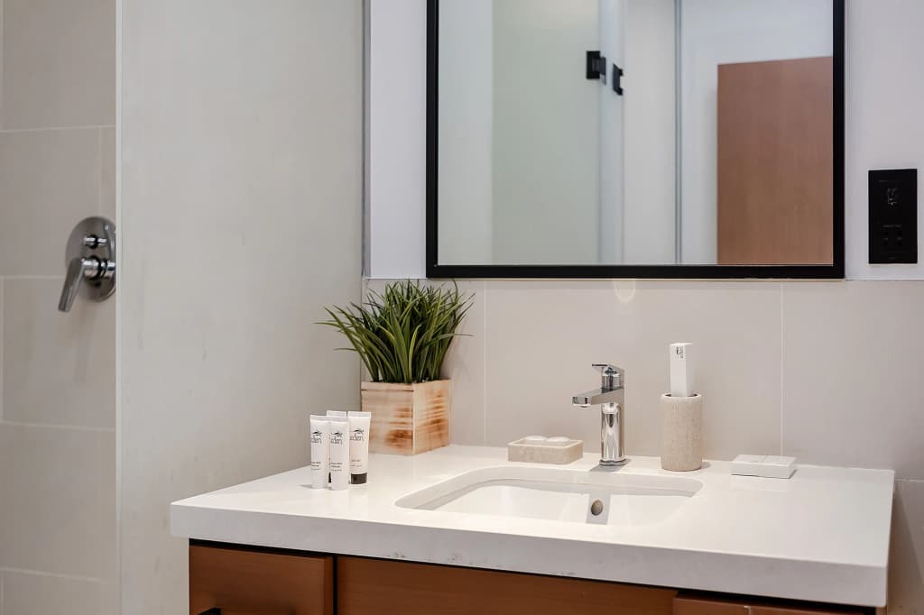 Stylish 2br with Marina Views Apartments - photo 17