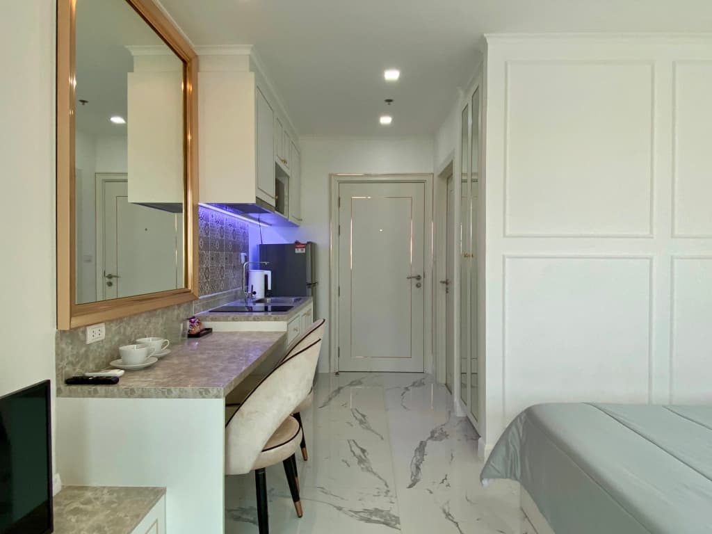 The Empire Tower Apartments - photo 6