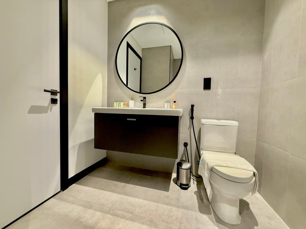 Vserve 1 BR Escape with City Views & Canal Vibes Apartments - photo 17