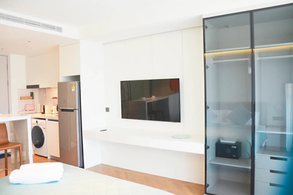 Sunshine Beach Studio Apartments - photo 9
