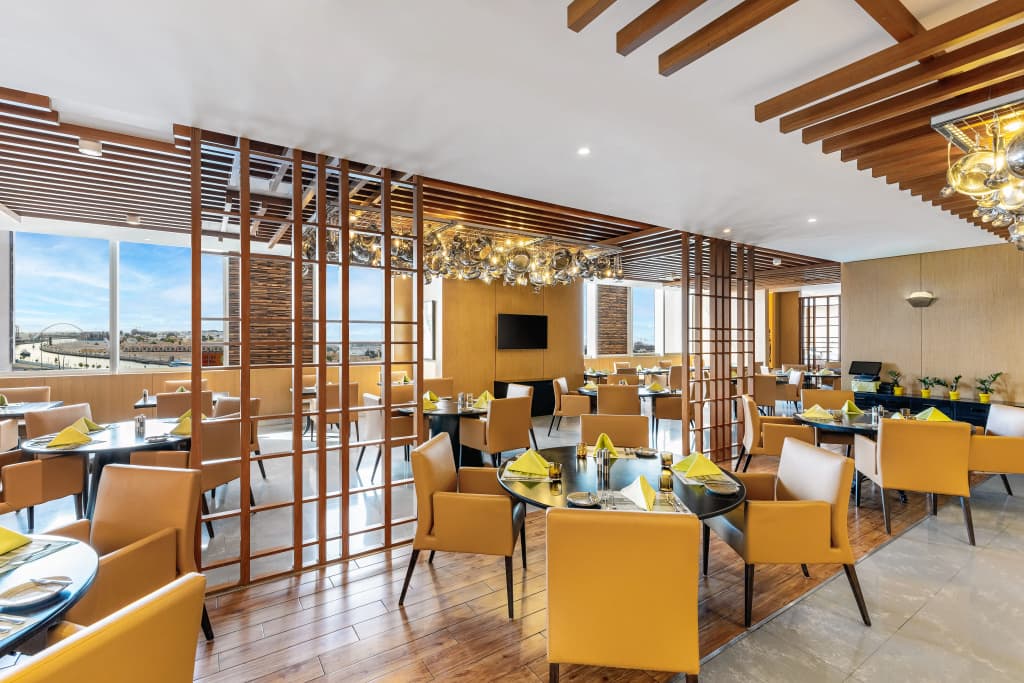 V Hotel Dubai Curio Collection by Hilton Hotel - photo 4