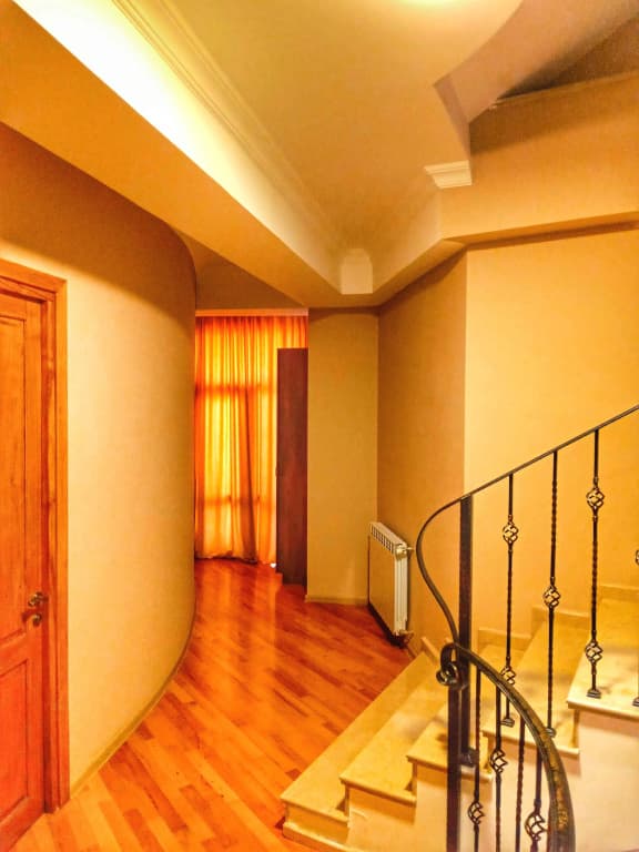 Hugo Boutique Hotel - photo 2