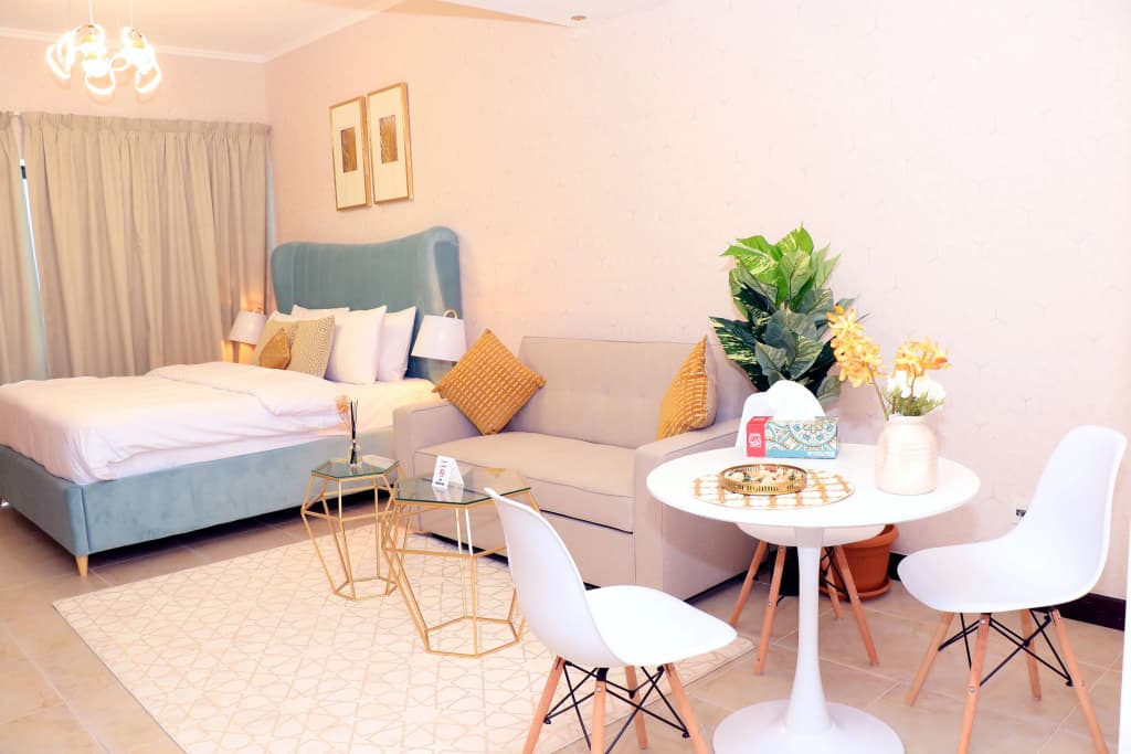 Cosmos Living - Goldcrest Views1 Apartments - photo 6