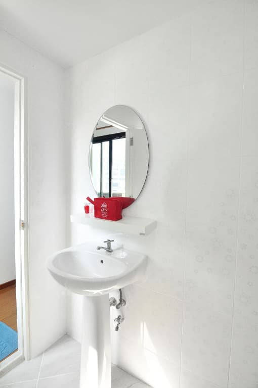 ZEN Rooms Suthisan Hotel - photo 16