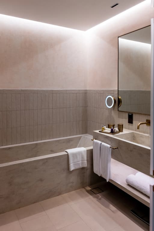 ERTH Abu Dhabi Hotel - photo 7