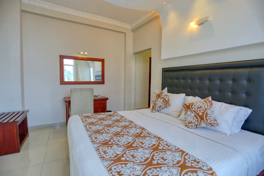 Lazaani Hotel Colombo - photo 21