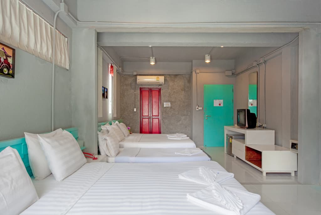 The Oddy Hip Hotel - photo 8