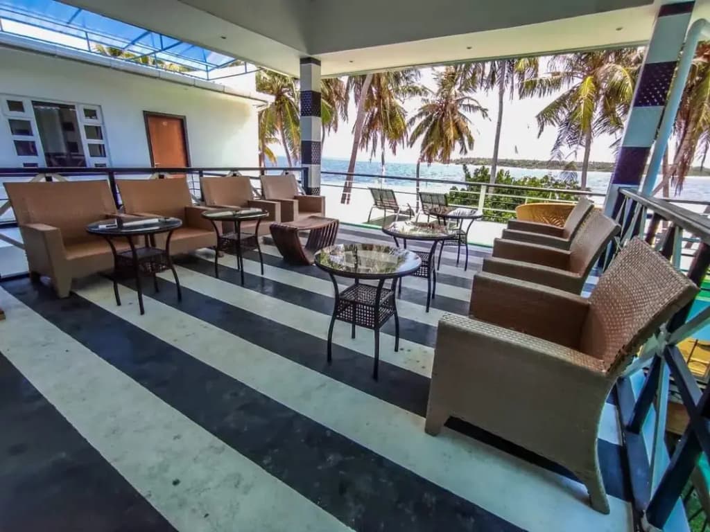 Dhonfulhafi Beach View & Spa Guest House - photo 6